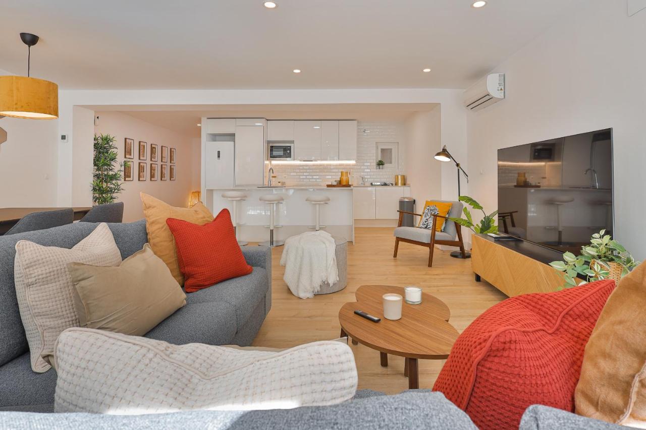C26 Gorgeous 4 Bdrm Apartament In Plaza Uncibay Málaga Extérieur photo