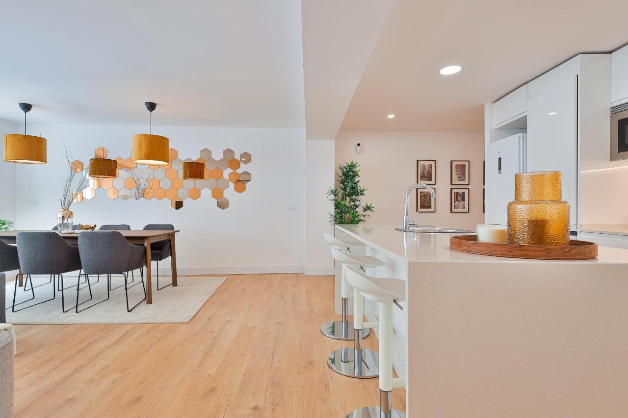 C26 Gorgeous 4 Bdrm Apartament In Plaza Uncibay Málaga Extérieur photo