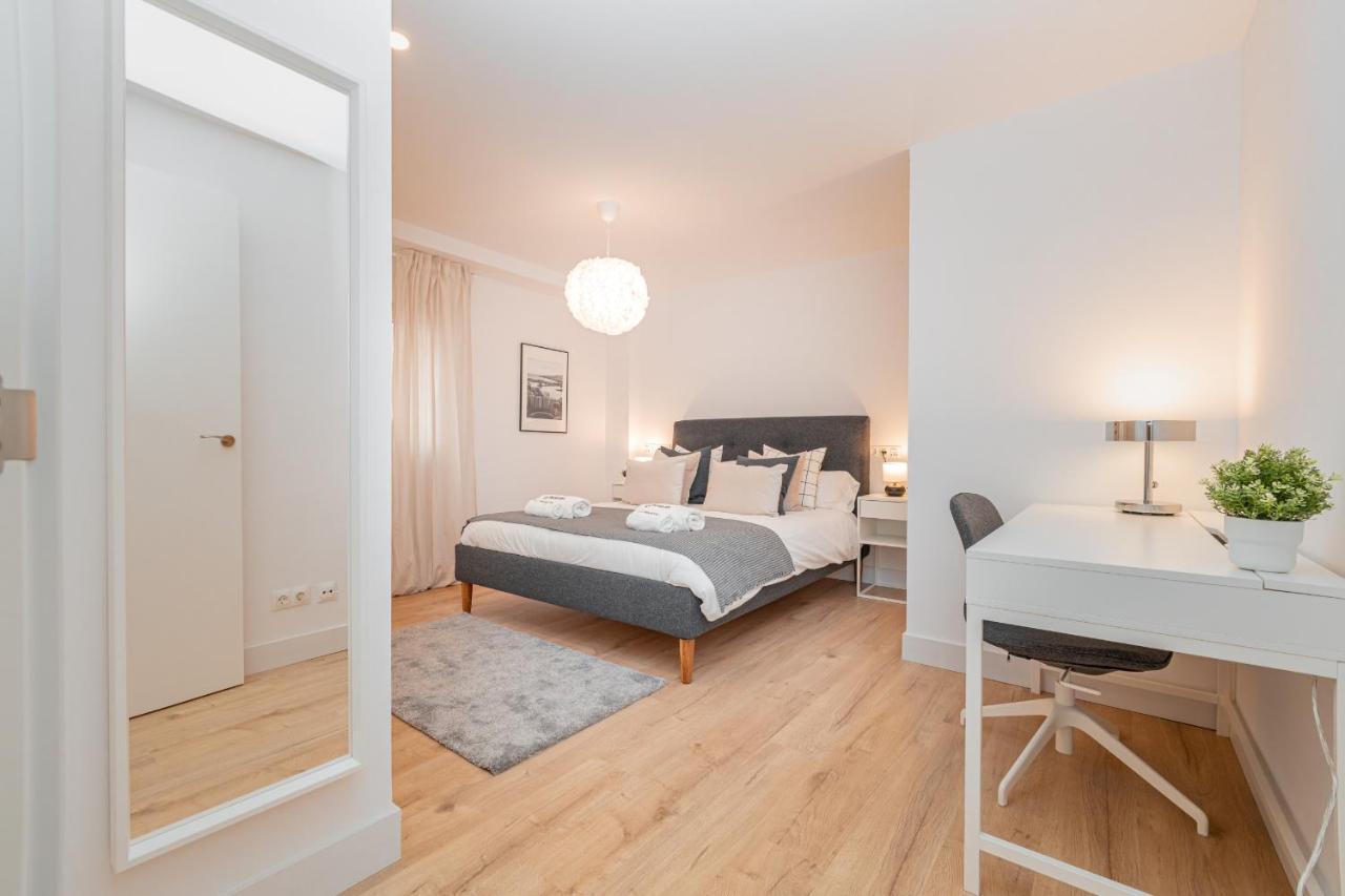 C26 Gorgeous 4 Bdrm Apartament In Plaza Uncibay Málaga Extérieur photo